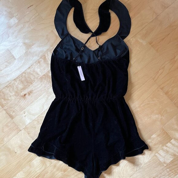 Victoria's Secret Black Velvet Romper NWT (XS) - Picture 4 of 8